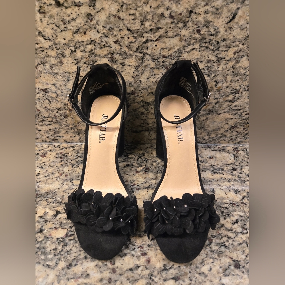 Strappy Floral Scalloped Heels 6.5 Black